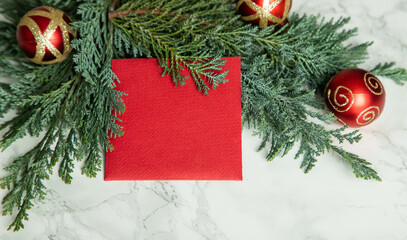 Fototapeta na wymiar red Christmas card on green fir branches