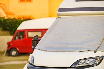 Motorhome with thermal screen blind