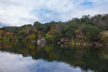 Fototapeta na wymiar Fall colors along Ink's Lake in Texas