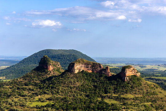 View of the rock formation known as Tr&ecirc;s Pedras, a set of testimonial hills, located in the rural area of the municipality of Bofete, tourist region of Polo Cuesta, interior of S&atilde;o Paulo, Brazil