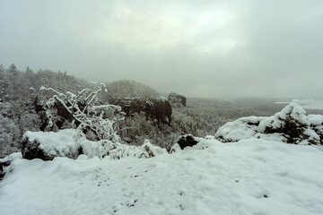 Die Breite Kluft-Aussicht (von Rauschenstein, linkselbisch Zschirnstein, Zirkelstein bis zur...