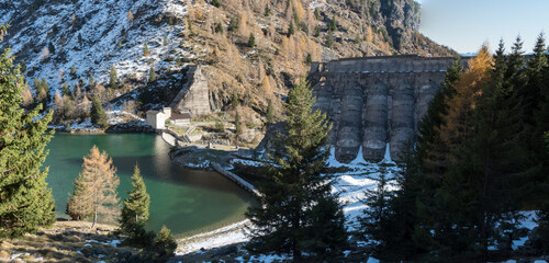 Diga del Gleno, Provincia di Bergamo Lombardia, Italia.  Resti della diga dopo il crollo / disatro del 1&deg; gennaio 1923. Foto del centenario del crollo 2023.