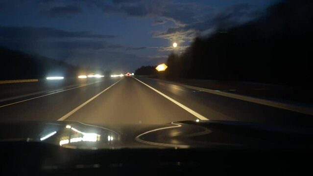 conduire une voiture de nuit	
