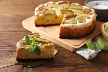 Fototapeta na wymiar Freshly baked rhubarb pie and cake server on wooden table