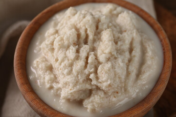 Spicy horseradish sauce in bowl on table, closeup