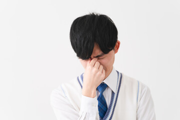 学生服を着ている若い男性　学生イメージ