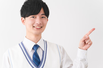学生服を着ている若い男性　学生イメージ