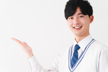 学生服を着ている若い男性　学生イメージ