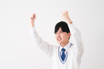 学生服を着ている若い男性　学生イメージ