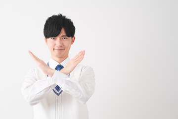 学生服を着ている若い男性　学生イメージ