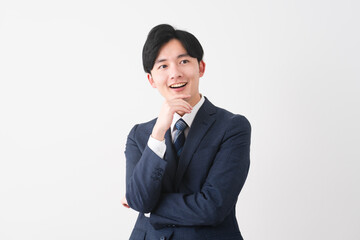 ビジネススーツを着ている若い男性　ビジネスイメージ