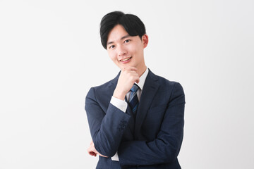 ビジネススーツを着ている若い男性　ビジネスイメージ