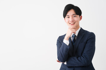 ビジネススーツを着ている若い男性　ビジネスイメージ