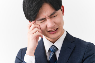 ビジネススーツを着ている若い男性　ビジネスイメージ