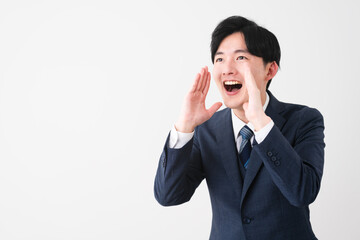 ビジネススーツを着ている若い男性　ビジネスイメージ