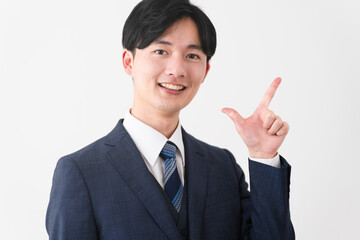 ビジネススーツを着ている若い男性　ビジネスイメージ