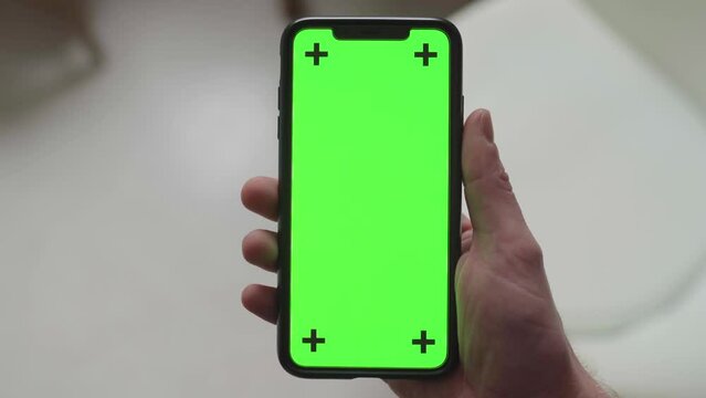 Cross tracking points on green screen of mobile phone for creative ideas