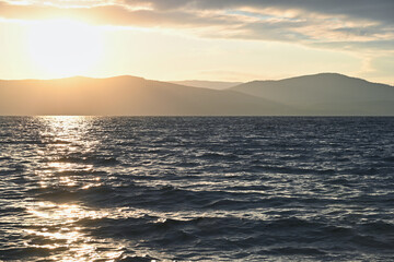 Obraz premium Beautiful golden sunlight over Lake Turgoyak, Chelyabinsk region of Russia