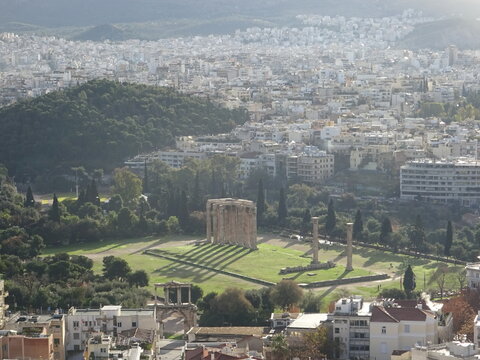 ゼウス神殿　アテネ・ギリシャ　&Nu;&alpha;ό&sigmaf; &tau;&omicron;&upsilon; &Omicron;&lambda;&upsilon;&mu;&pi;ί&omicron;&upsilon; &Delta;&iota;ό&sigmaf;　Athens, Greece