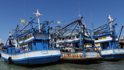 Fototapeta na wymiar サメット島へ行く港・ラヨーンタイの漁港　Koh Samet　เกาะเสม็ด