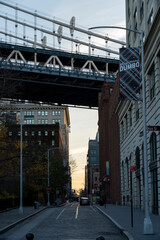 Obraz premium Pillar of Manhattan Bridge as seen from an alley in Dumbo district in Brooklyn.