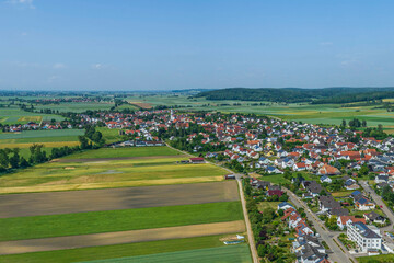 Fototapeta na wymiar Die Gemeinde Tapfheim im schwäbischen Donau-Ries im Luftbild