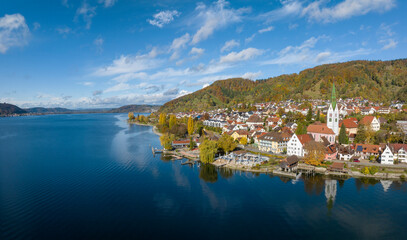 Luftbild von der Bodenseegemeinde Sipplingen am Bodensee mit der Seepromenade