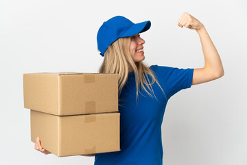 ¡Young delivery woman isolated on white background doing strong gesture