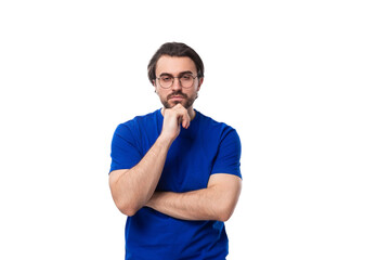 young smart brunette man with a beard dressed in a blue t-shirt is brainstorming on a white background