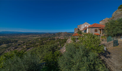 Fototapeta na wymiar Vue panoramique sur la plaine depuis le village de Monsanto, Beira Baixa, Portugal