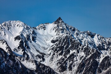 雪を纏った北アルプスの槍ヶ岳