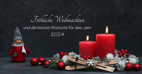 Weihnachtskarte: Fröhliche Weihnachtsdekoration mit Kerzen und Weihnachtsgrüßen.   Frohe...