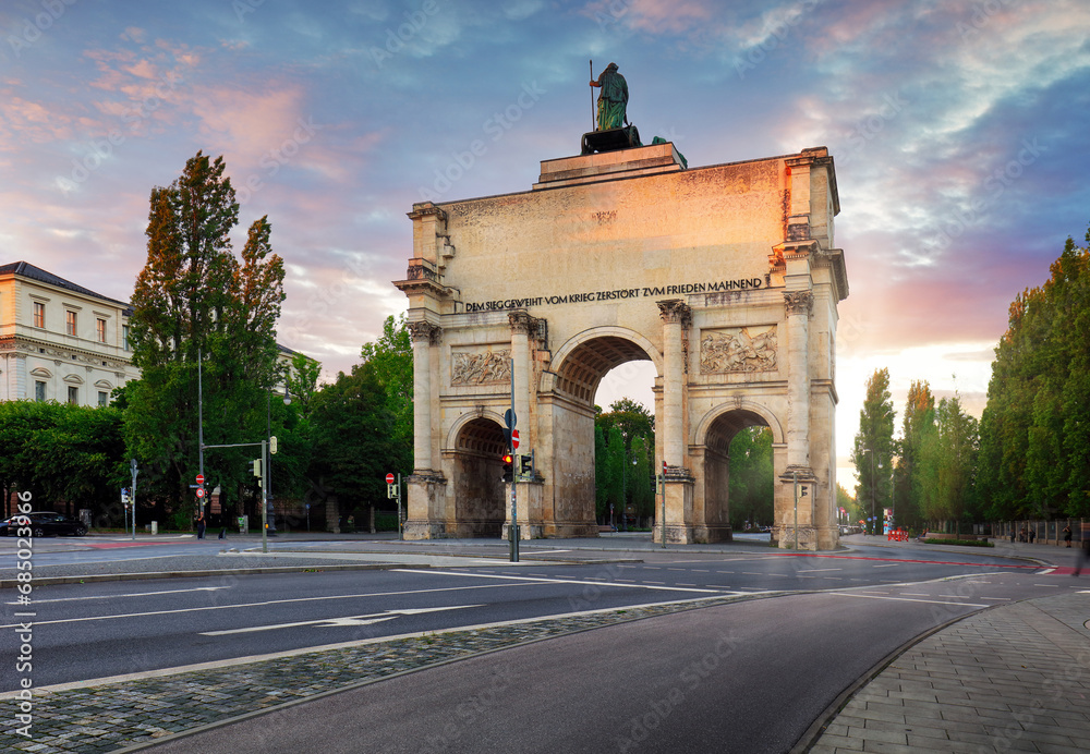 Sticker Dramatic sunset over Siegestor - Victory Gate  arch in downtown Munich, Germany