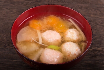 蟹のつみれの味噌汁のアップ