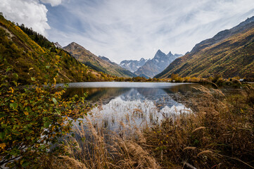 Fototapeta na wymiar mountain lake in the Caucasus in autumn