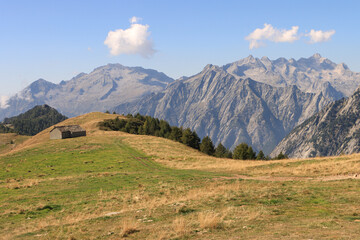 Wanderparadies Val Masino in den Bernina-Alpen; Blick vom Kammweg am Pizzo Mercantelli nach Westen...
