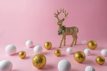 Gold glitter reindeer with gold and white glitter ball decoratio