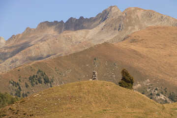 Wanderparadies über dem Val Masino (Bernina-Alpen); Blick von den Casera Scermendone zum Monte...