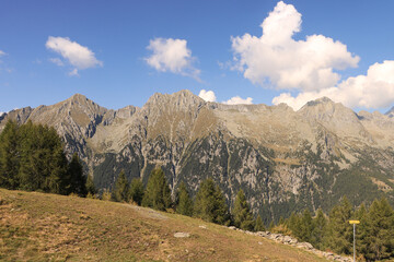 Bergkette über Preda Rossa (Val Masino, Bernina-Alpen); Blick von Süden auf Cima d' Arcanco (2714...