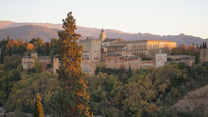 Alhambra im Herbst in Granada Andalusien