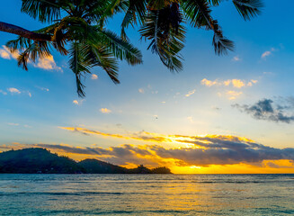 Fototapeta na wymiar Colorful sunset in a tropical island