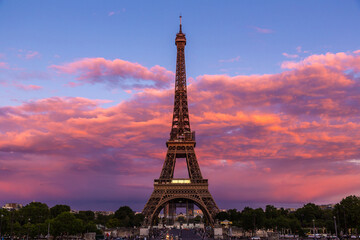 Fototapeta premium Eiffel Tower in Paris during sunset, France