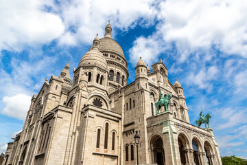 Fototapeta na wymiar Basilica of the Sacred Heart at Montmartre hill in Paris, France