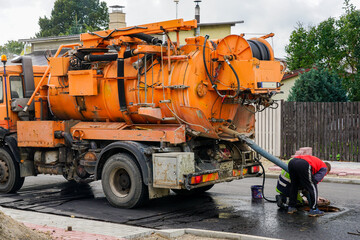 Truck mounted combined vacuum suction and canal jetting machine clean drains in city utilities