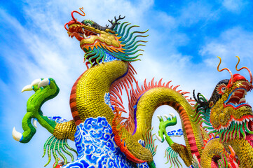 Fototapeta premium Golden dragon statue with blue sky