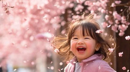 Foto auf Alu-Dibond 満開の桜の下で笑う日本人の女の子 © Hanako ITO