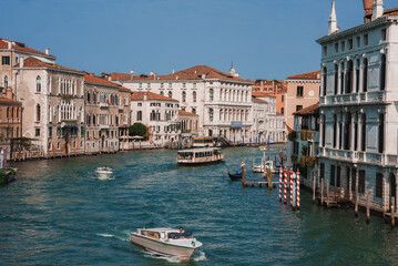 Fototapeta na wymiar Scenic view of the serene Grand Canal in Venice, Italy, with boats traveling on the water and buildings lining the canal, capturing the beauty and charm of the iconic waterway.