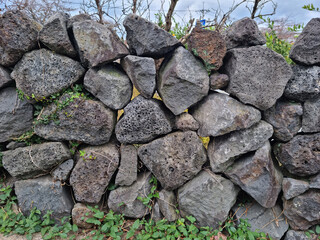 
This is a stone wall made of basalt from Jeju Island.
