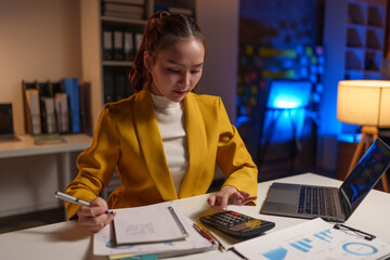 Asian businesswoman working at the office Preparing a report, calculating balance, auditing document, planning, analysis, financial report, investment, business plan, financial analysis concept.