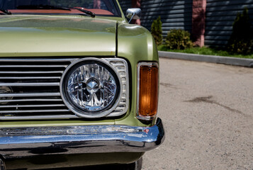  vintage car headlight.